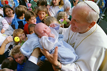 PAPIEŻ TROSZCZĄCY SIĘ O RODZINĘ