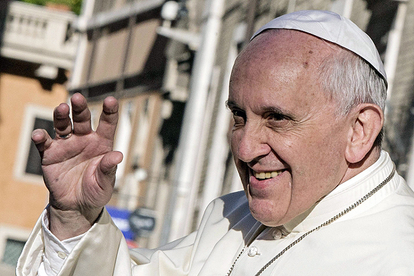 epa04178614 Pope Francis waves as he arrives at the Sant' Ignazio di Loyola church in Rome, Italy, 24 April 2014. Pope Francis leads today a mass of thanksgiving for the canonization of Father Jose de Anchieta, a Jesuit of the '500 strongly linked to evangelization in Brazil. EPA/ANGELO CARCONI
Dostawca: PAP/EPA.